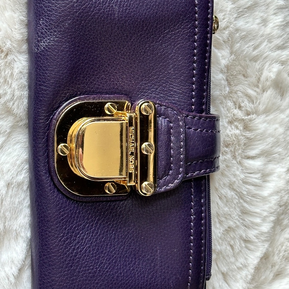 Michael Kors Wallet 💜 Soft Leather Plum Color Pebbled